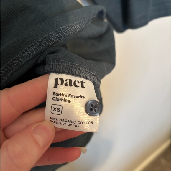 🆕 PACT 100% Organic Cotton Relaxed Slub Boatneck Button Top - Picture 10 of 12